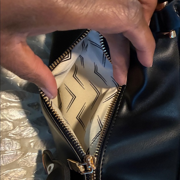 Urban Expressions Black Shoulder Bag - Picture 6 of 11